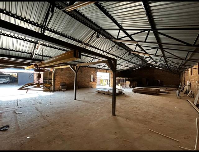 2,800M² WAREHOUSE TO LET IN KEW